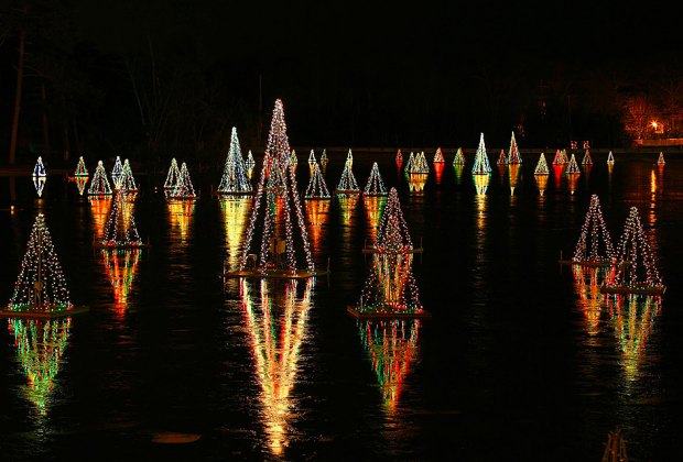 10 nj christmas towns that go all out for the holidays smithville nj christmas lights