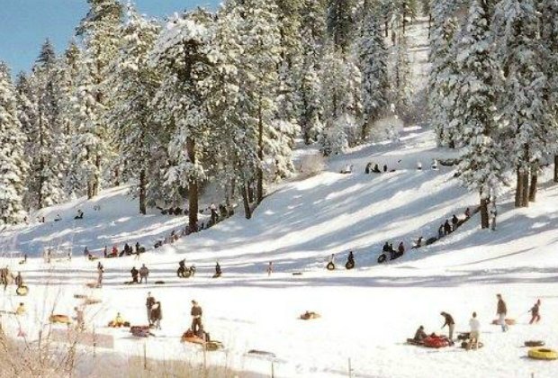 Snow Sledding Or Tubing Spots Near Los Angeles For Socal Kids To Play Winter Mommypoppins Things To Do In Los Angeles With Kids