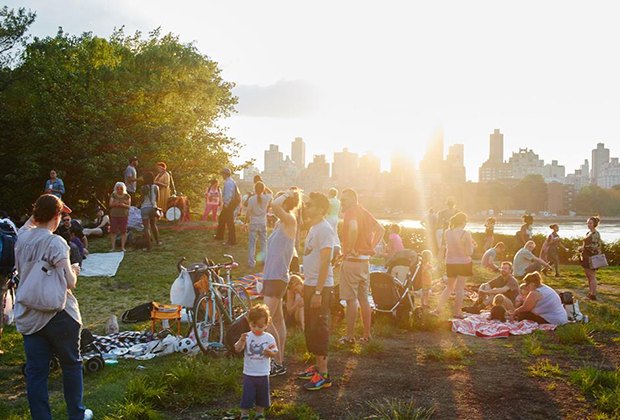 NYC playgrounds for birthday parties: Socrates Sculpture Park