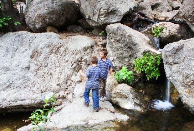 Wasserfall-Wanderungen, die jede Familie in LA kennen sollte: Solstice Canyon