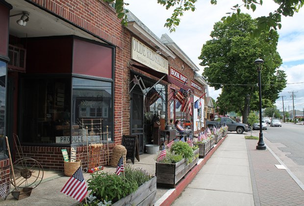 Shop, Eat, Play, and Stay Cool in Coastal Town, Niantic | MommyPoppins ...