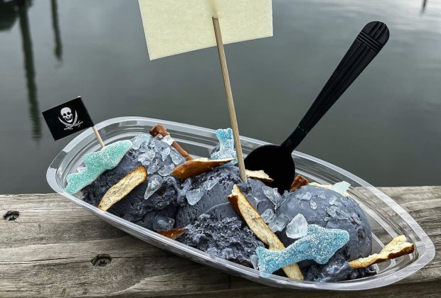 Image of boat-shaped sundae - Best Ice Cream in Connecticut