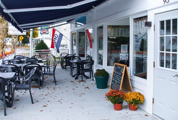 Photo of the patio of When Pigs Fly restaurant in Connecticut.