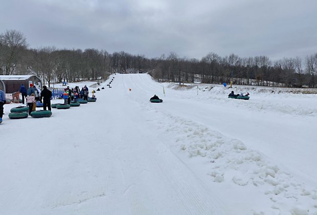 Best Snow Tubing Destinations For Families Near Chicago | MommyPoppins ...