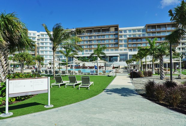  Embassy Suites Aruba by Hilton: view of hotel and pool