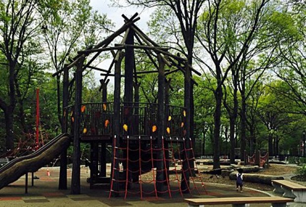 Fort Washington Park Playground: Sprinklers, a Rope Pyramid & Zip-Lining in Washington Heights