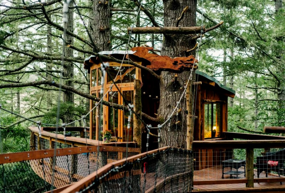 A zip line and more await at Portland's Eagle's Nest Treehouse. Photo courtesy of julian@hipcamp