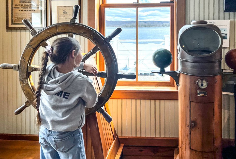 By land, by sea,  by river—however!— families are coming to the best Museums in Connecticut! Connecticut River Museum photo by Ally Noel for Mommy Poppins