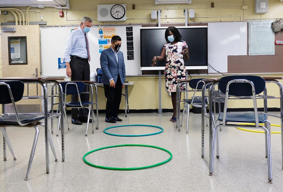 Mayor Bill De Blasio and Schools Chancellor Richard Carranza tour a school in Far Rockaway to asses its progress in planning for reopening. Photo by Ed Reed/Mayor's Office 