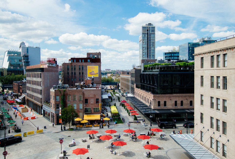 Return of the Red Umbrellas on Gansevoort Plaza | Mommy Poppins ...