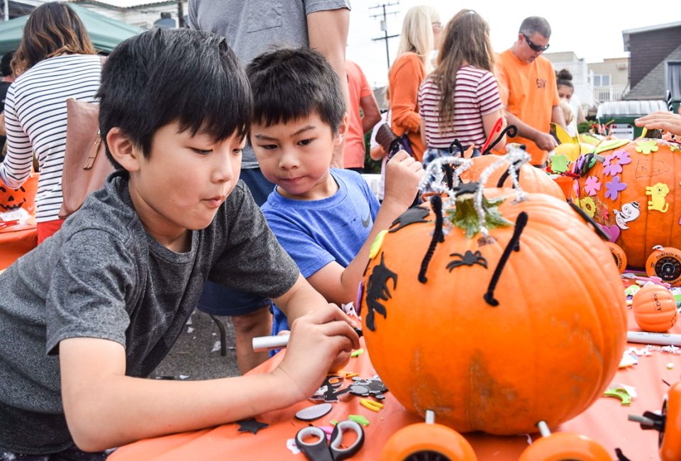 Halloween Weekend in Los Angeles: Trick-or-Treat, Day of the Dead, and More Top Things To Do Decorate a pumpkin to compete in the Pumpkin Races! Photo courtesy of Manhattan Beach Parks and Recreation