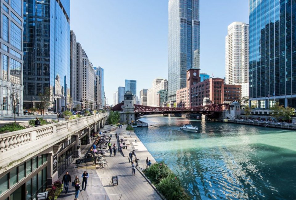 Dine with a view at any Chicago riverfront restaurant. Photo courtesy of  the Chicago Architecture Center