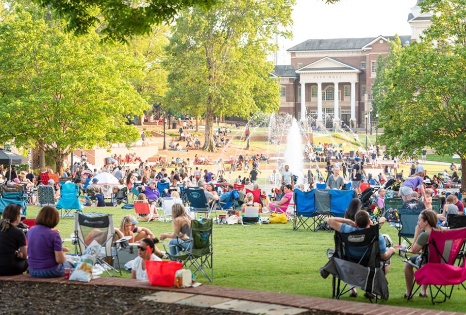 Memorial Day weekend is a great time to enjoy the free Fridays-N-Duluth series, with music, movies and food! Photo courtesy of the event