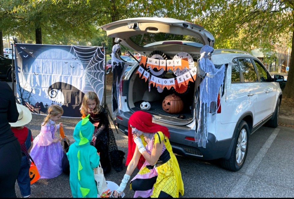 Families unleash their creative sides at the Northbrook UMC Trunk-or-Treat event. Photo courtesy of Northbrook UMC