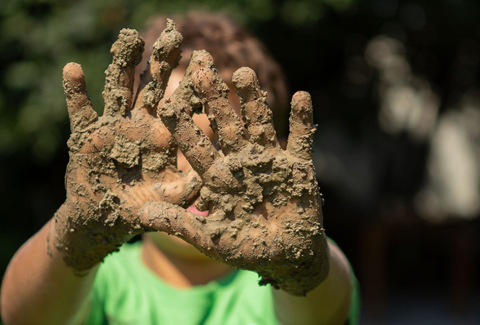 Revel in the dirty hands! Outdoor activities help kids sleep better and  jumpstarts their imaginations.