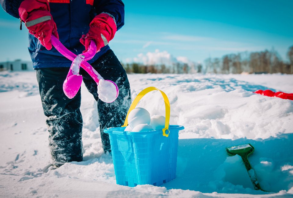 Dig out the beach toys and use them for playing with snow! 