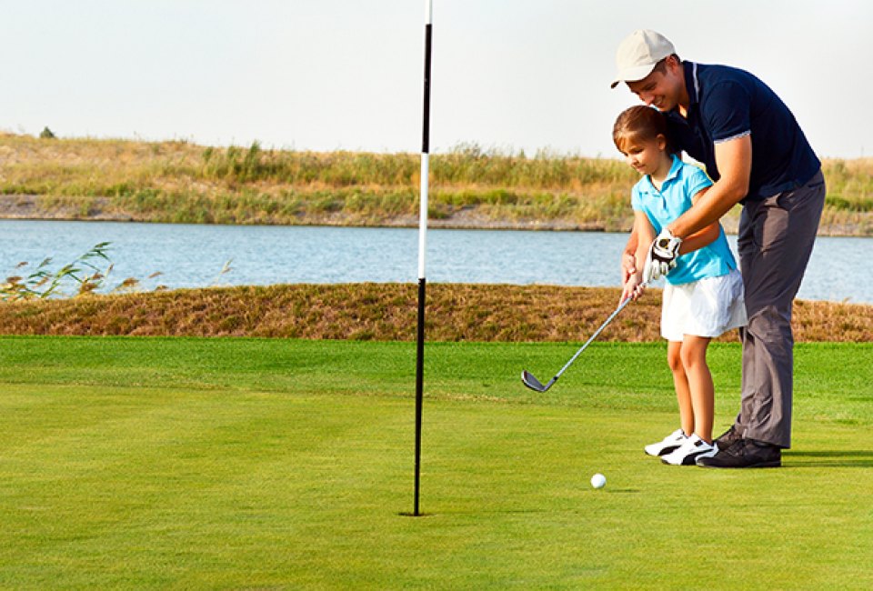 Learn the game and enjoy some parent-child bonding at one of Long Island's par-3 courses. Photo via Bigstock.