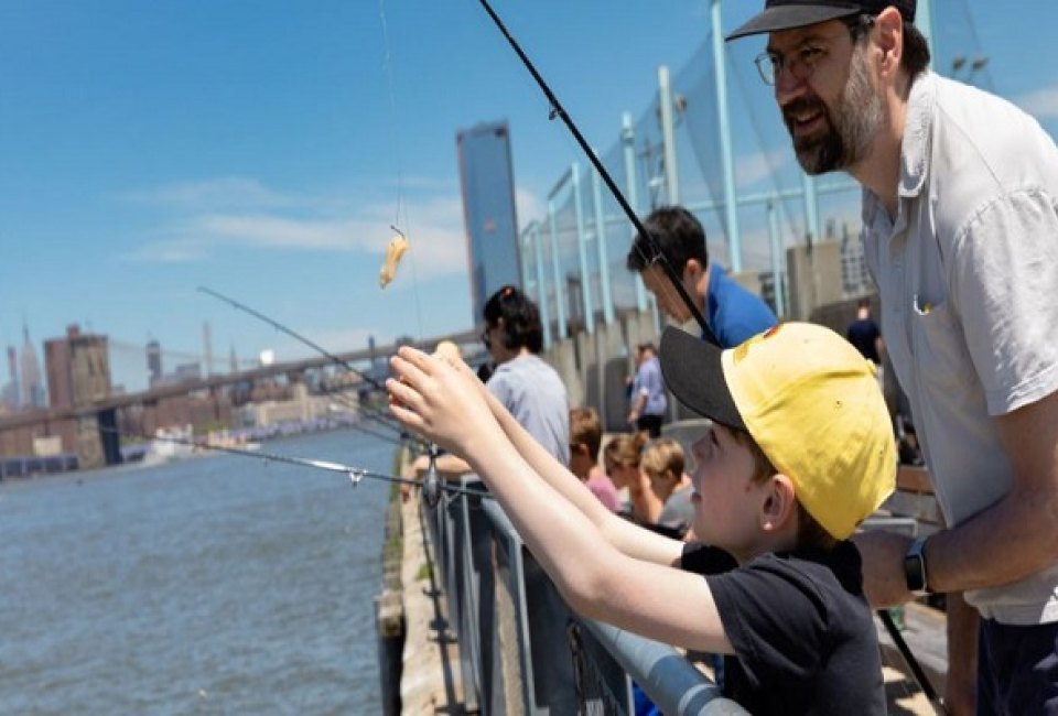 Community Science Fishing in Brooklyn Bridge Park