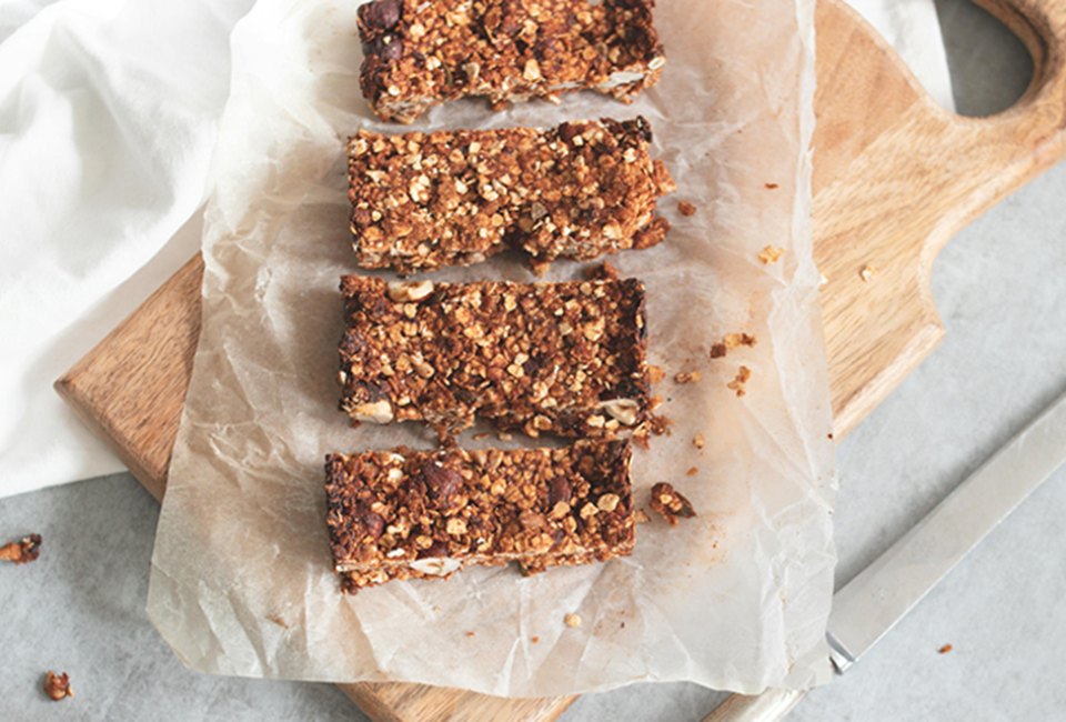 Homemade granola bars with chocolate chips will keep your little ones filled with energy. Photo by Annelies Brouw via Pexels