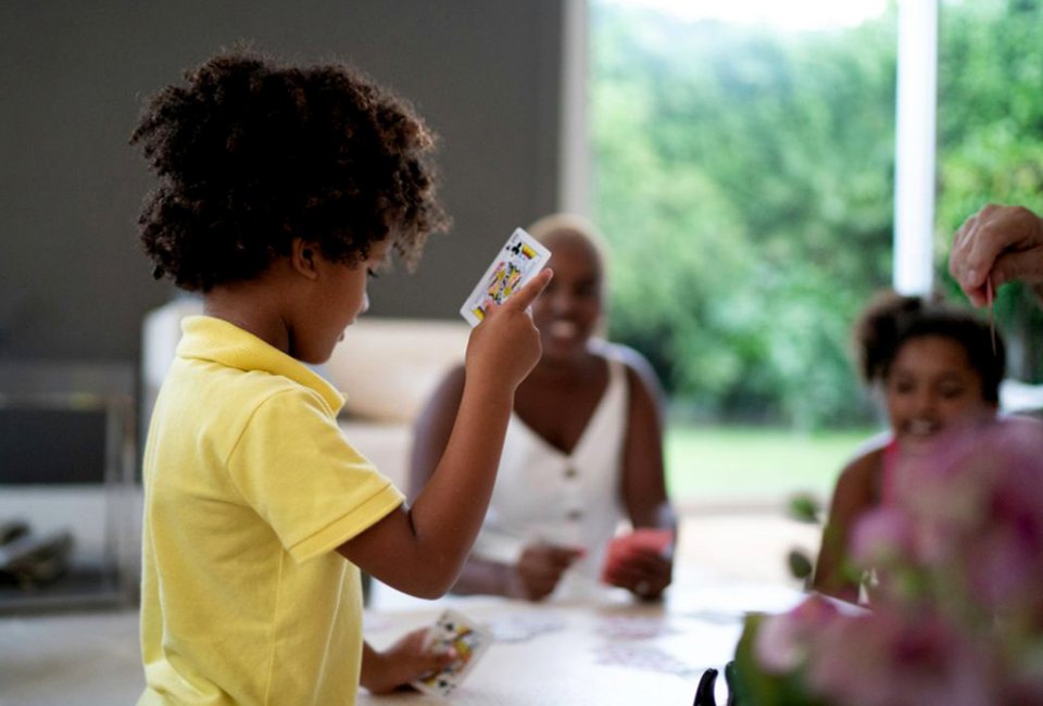 Playing dinner table games can really help the family bond at mealtime. 