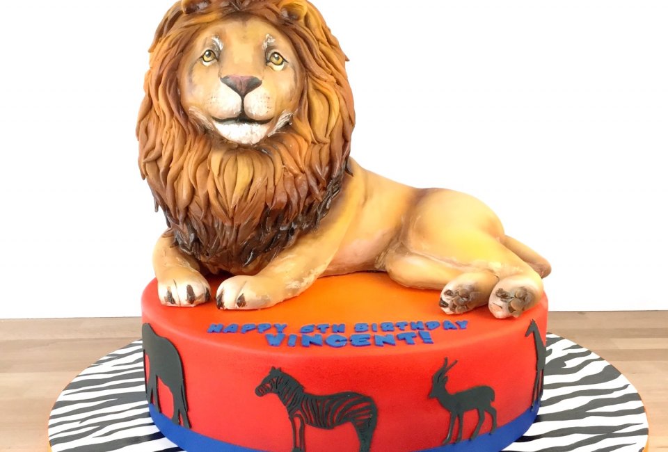 Every bit of this creation from Charm City Cakes is edible, and we're not lion!