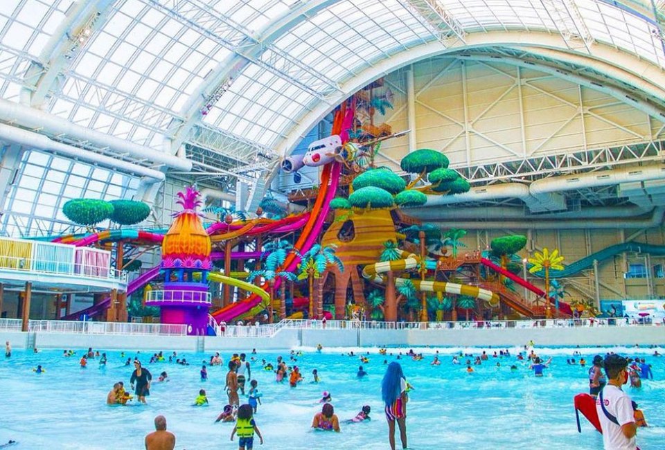 wide shot of zero-entry people at indoor water park