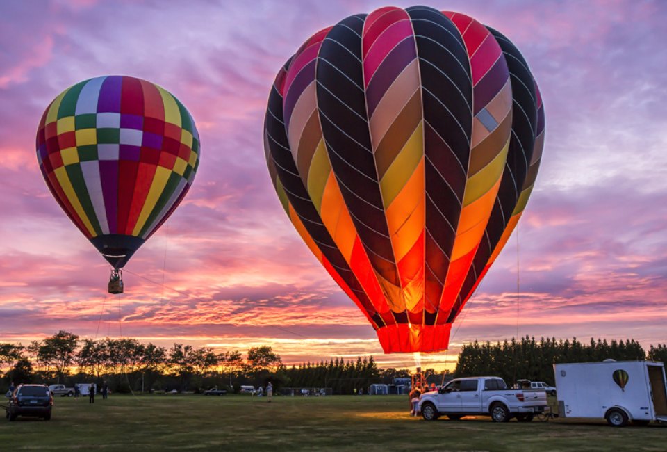 Image of hot air balloons lifting off, Narragansett, RI.
