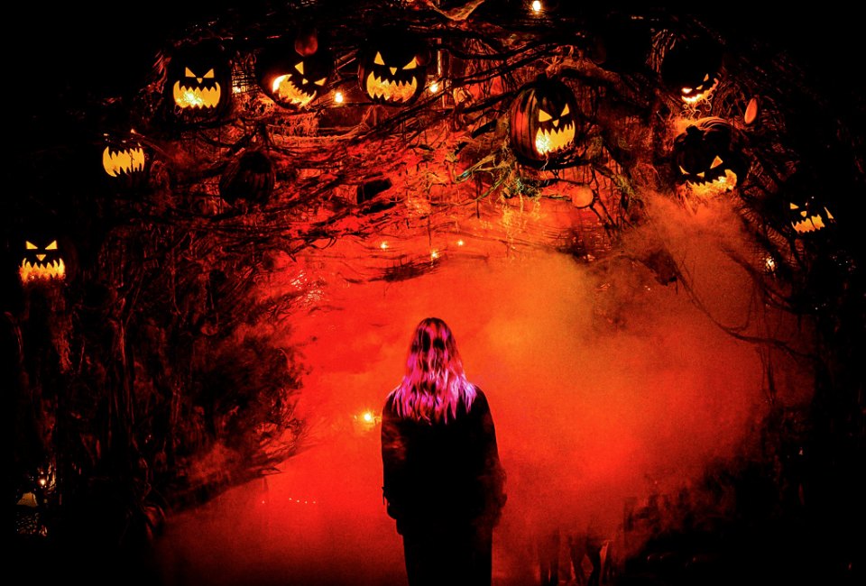 Haunted Houses, Horror Nights, and Scary Farms for Los Angeles Teens Who Like a Good Scare The entrance to Midnight Falls at the world-famous Los Angeles Haunted Hayride. Photo courtesy of the Thirteenth Floor Entertainment Group