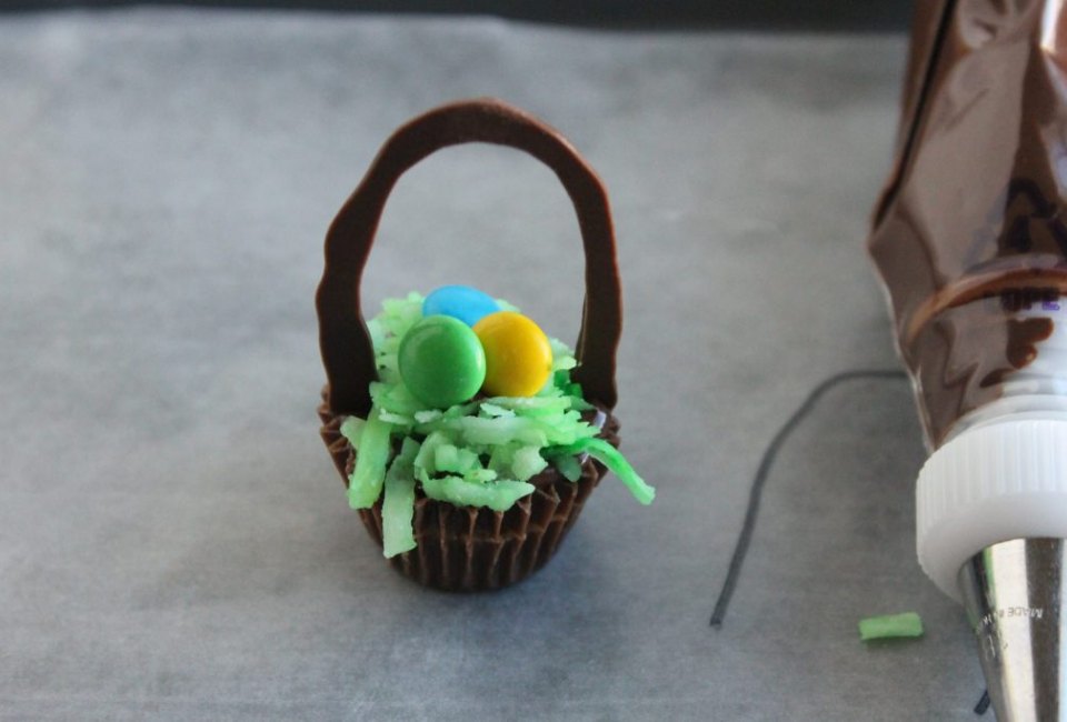 Easter Desserts, Easter Recipes, and Easter Brunch Ideas: Reese’s Cup Easter Basket Treats 