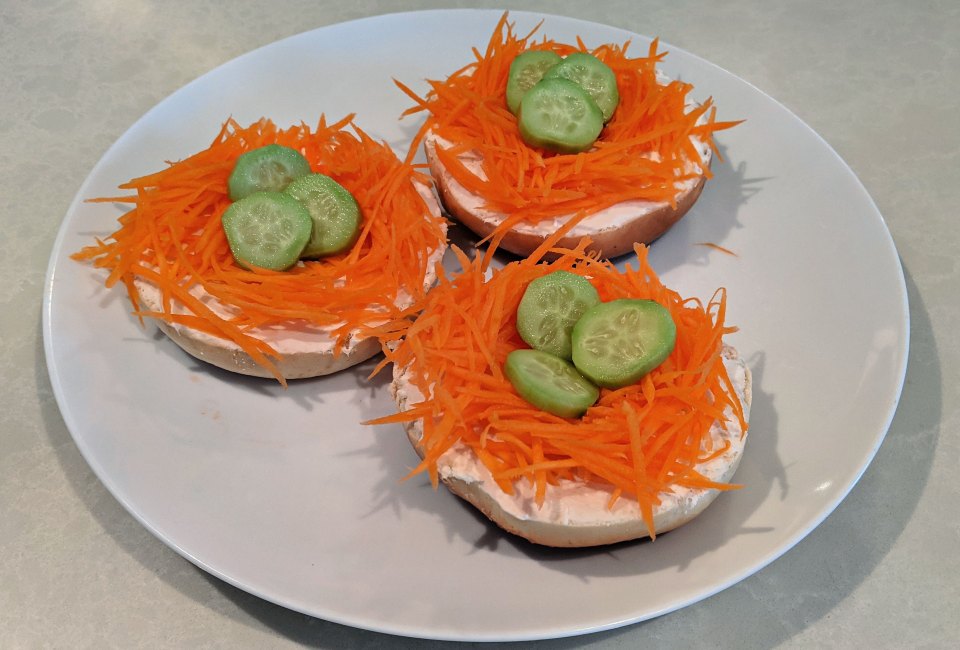 Easter Desserts, Easter Recipes, and Easter Brunch Ideas: Easter Nest Bagels