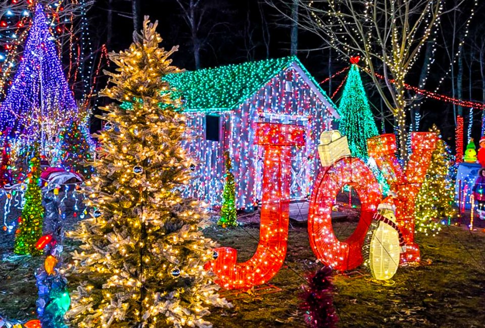 The best neighborhood Christmas light displays in Christmas are ready to shine for the holidays in 2023! Photo courtesy of Amarante's Winter Wonderland