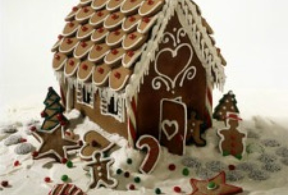 2022 Annual Gingerbread House Decorating Party