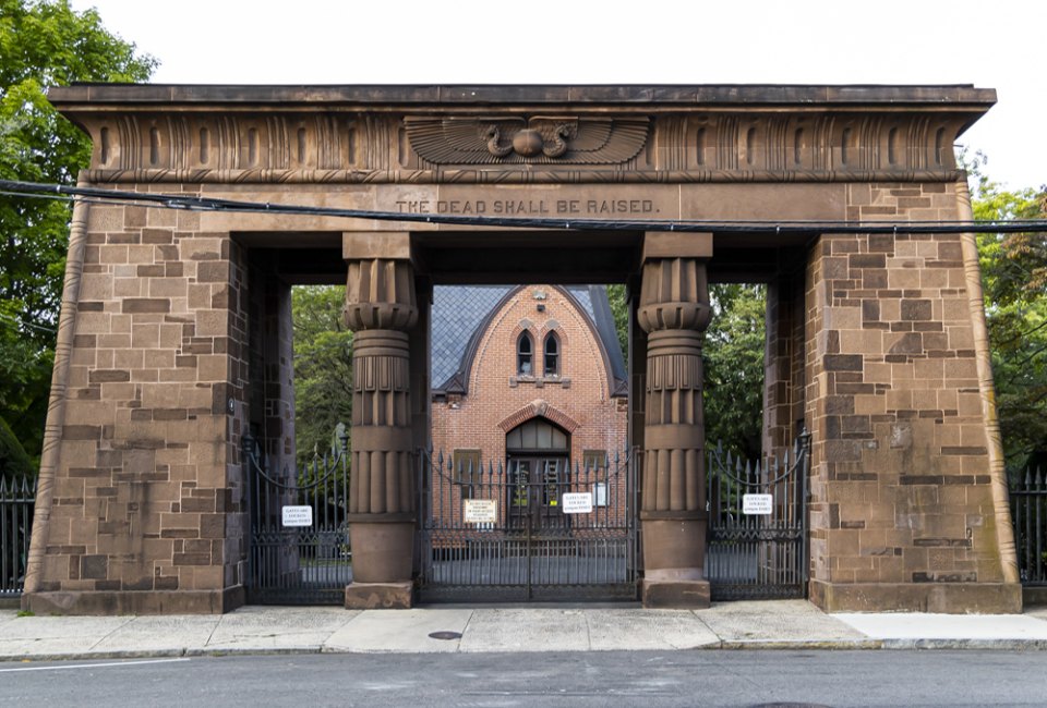 Find some scary-good family fun with the best ghost tours in Connecticut! Grove Street Cemetery in New Haven. Photo by Billy Wilson via Flickr