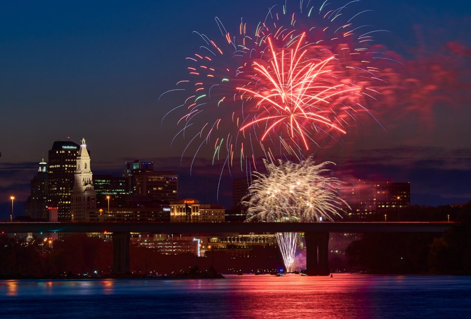 See 4th of July fireworks light up the Connecticut skies this Independence Day! Hartford Independence Day Fireworks photo by Tony Sprezzatura, via Flickr  2.0