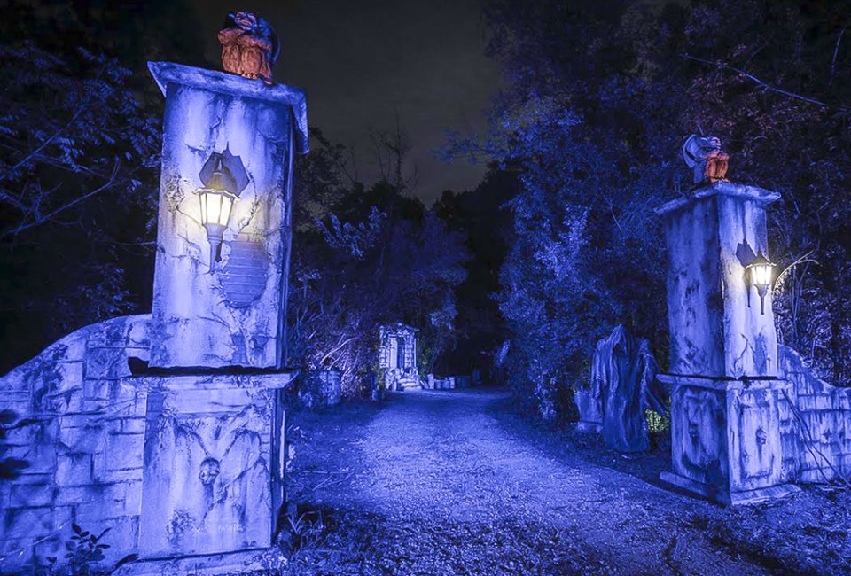 13 Haunted Houses in Chicago for Brave Kids Mommy Poppins