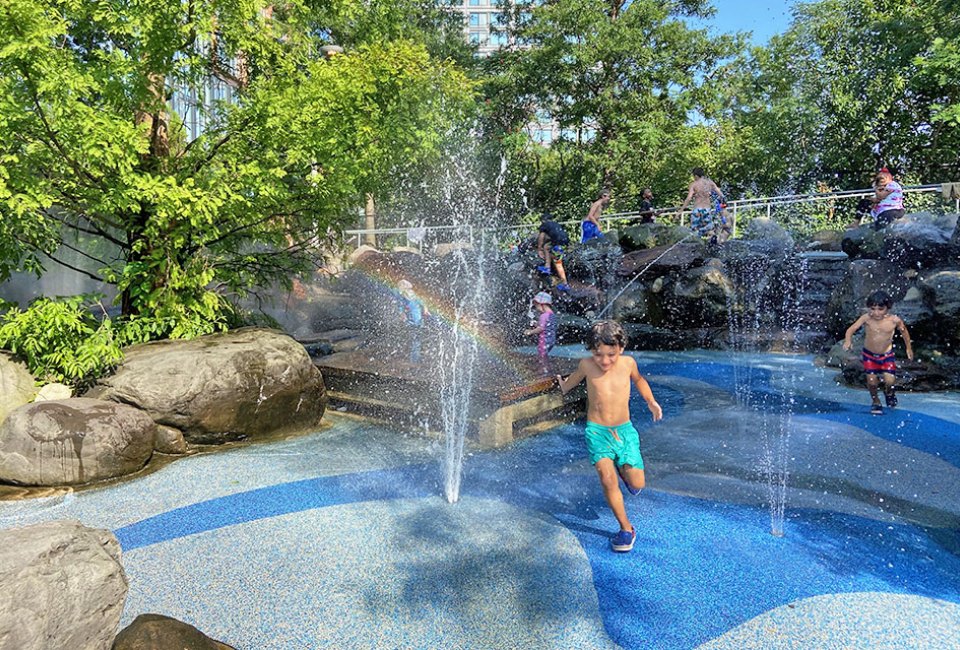 The Pier 6 Waterlab has been one of our favorite NYC splash pads since it opened in 2010. Photo by Sara M