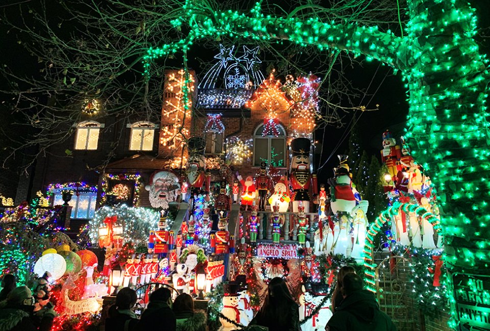 Holiday Lights and Christmas Lights in NYC: Dyker Lights and More ...
