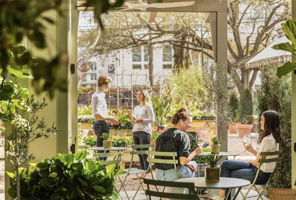 The GardenBar at Tiny Boxwoods is perfect place for families to enjoy a delicious meal. 