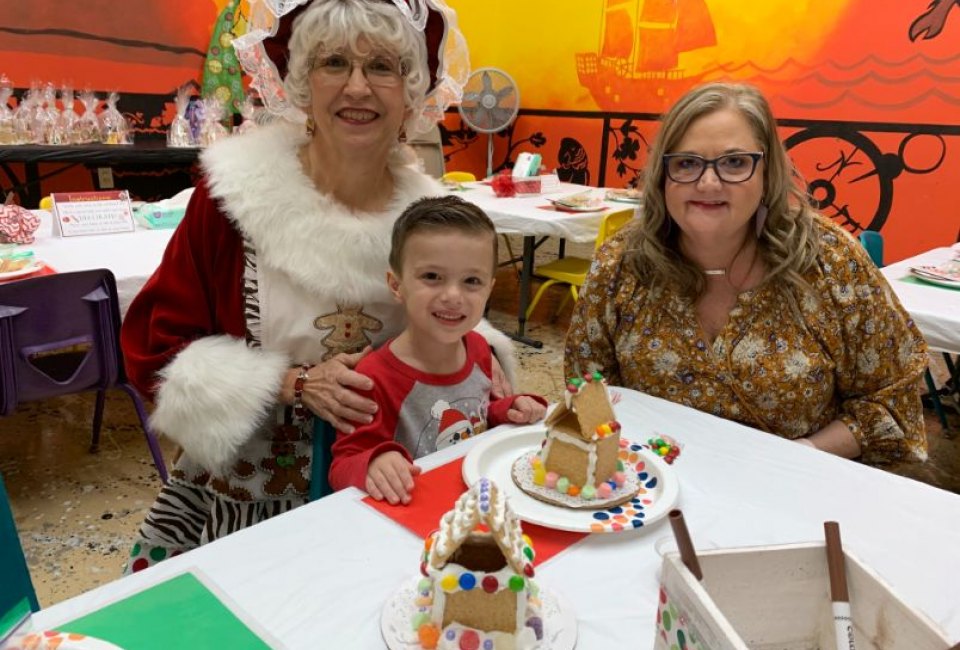 Mrs. Claus' Gingerbread House Workshops at TWCM