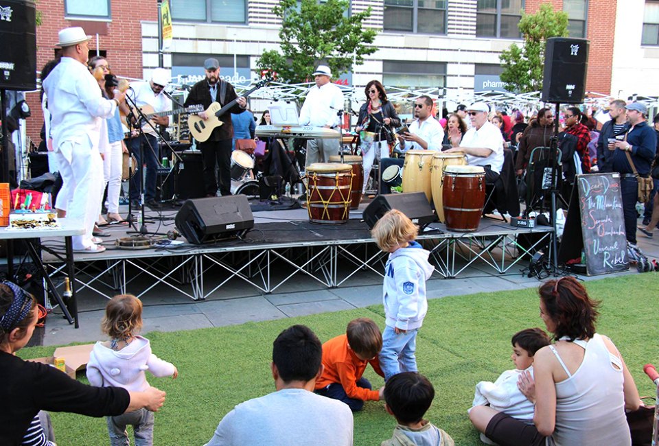 25+ Fun Things to Do with Kids in Jersey City Enjoy free concerts at Groove on Grove every Wednesday from May–September.