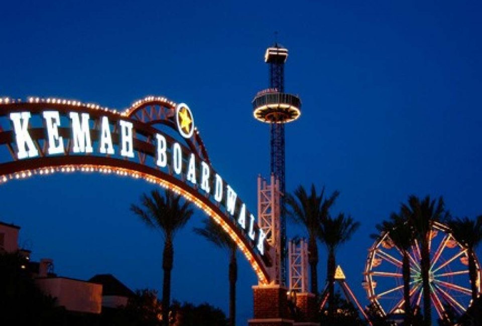 Enjoy free outdoor music at the Kemah Boardwalk. Photo courtesy the venue