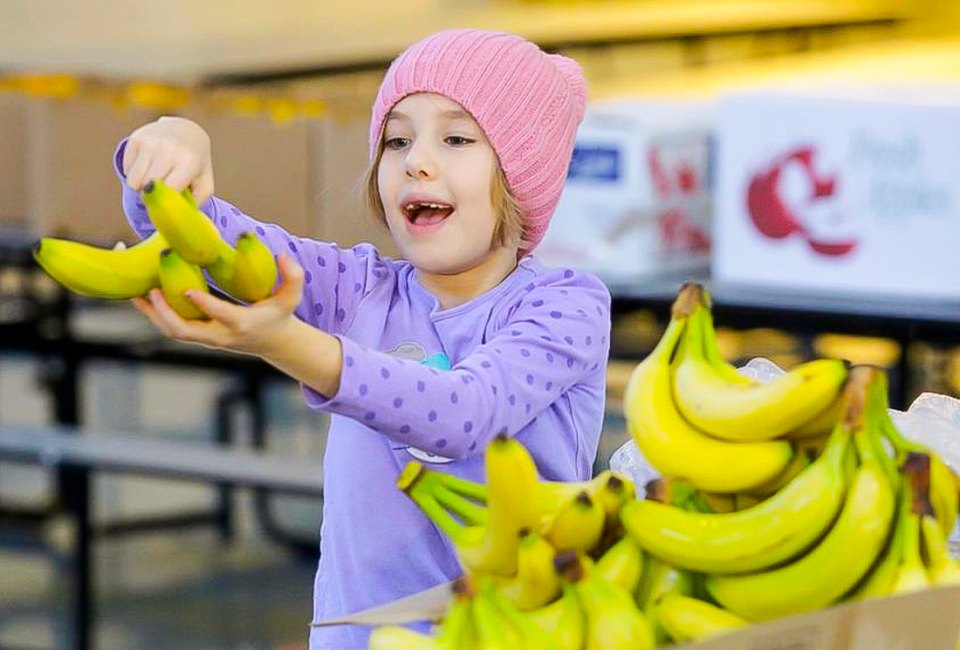 Kids can volunteer alongside parents at these Chicago charities. Photo courtesy of the Greater Chicago Food Depository