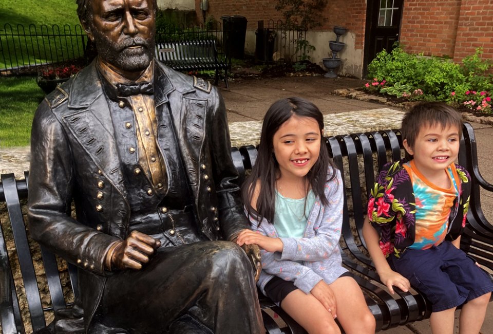 Hanging with Ulysses Grant. Photo by author Maureen Wilkey