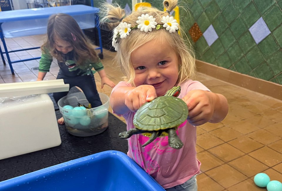 Little girl playing in the water lab. Photo by Kylie Williams