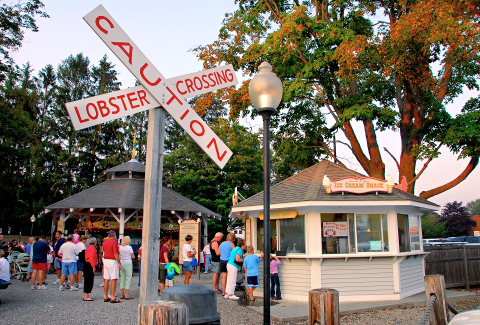 There's room to roam a bit at Lenny & Joe's Fish Tale and other CT restaurants where kids can play. Photo by Slack12/CC BY 2.0