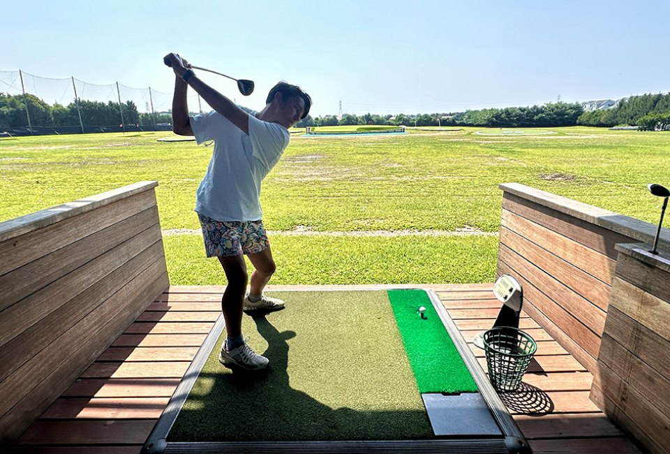 Eat outside and practice your golf swing at Local Burger Southampton.