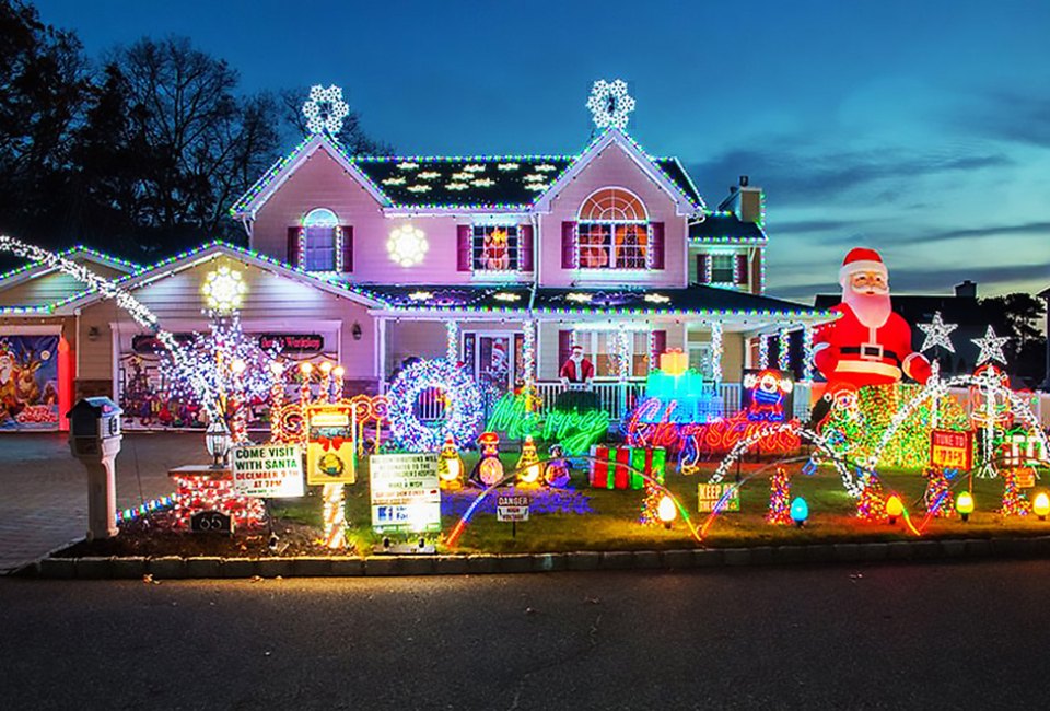 Spectacular Christmas Lights on Long Island - Mommy Poppins