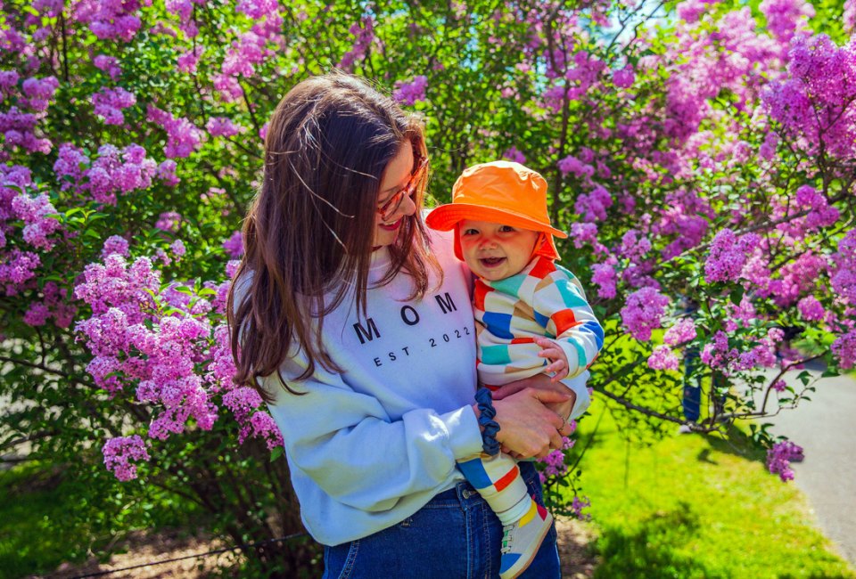 Spring Festivals and Fairs in Boston get families outside in the sunshine! Lilac  Sunday photo by Lauren Miller/Arnold Arboretum of Harvard University