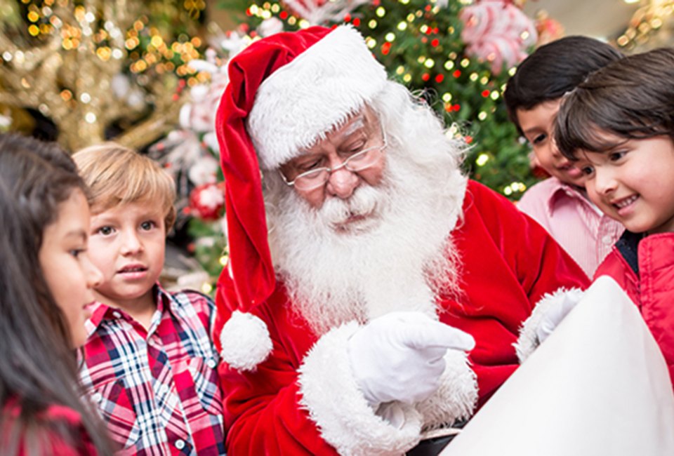 Enjoy quality family time with Kris Kringle with a delicious seasonal breakfast and complimentary cookie decorating for kids at the the Lincoln Park Zoo. Photo courtesy of the zoo