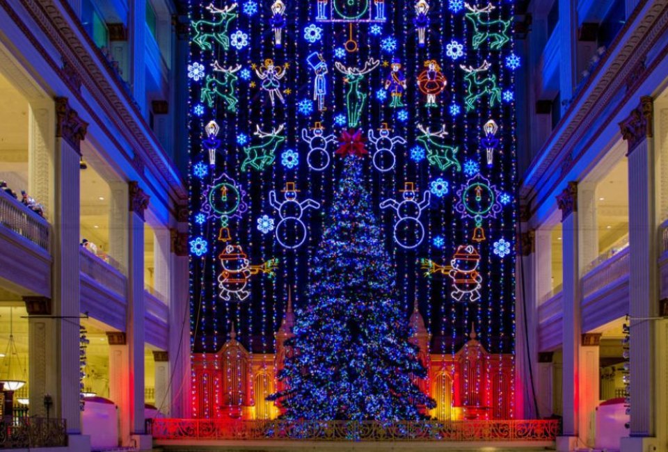 Photo of Macy’s Christmas Light Show by J. Fusco courtesy of Visit Philadelphia